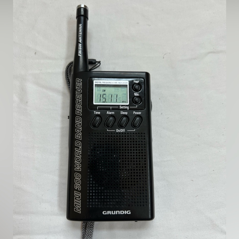 Grundig Mini 300 World Band Receiver Case Manual Portable Radio AM/FM/SW Working - Picture 14 of 14